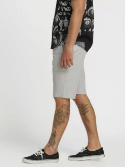 Volcom Shorts Chino Regular Pantalon Chino Homme Gris Clair 9 Volcom Shorts Chino Regular Pantalon Chino Homme Gris Clair -Magasin d'usine Volcom 63cd786ade530b3e3171b70f607c6e7a scaled