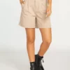 Volcom Shorts Loosefit Pantalon à Pince Frochi Femme Beige -Magasin d'usine Volcom cd3acd4f4241b9c3d8183b8dd68d45e8 scaled